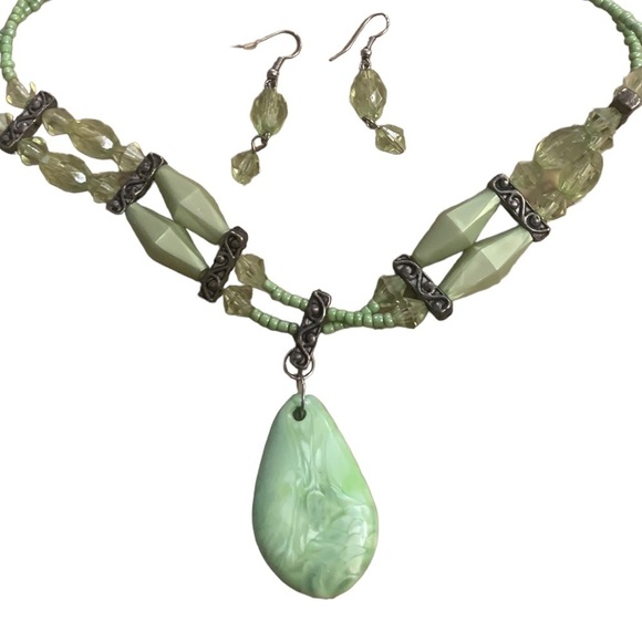 3-Piece Necklace & Earrings Set Lime Green Stone New With Tags NWT Jewelry - Picture 2 of 8